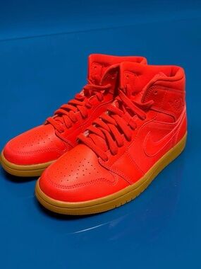 *UNRELEASED PROMO SAMPLE* SIZE 7W (5.5M) AIR JORDAN 1 MID
"HYPER PINK GUM"